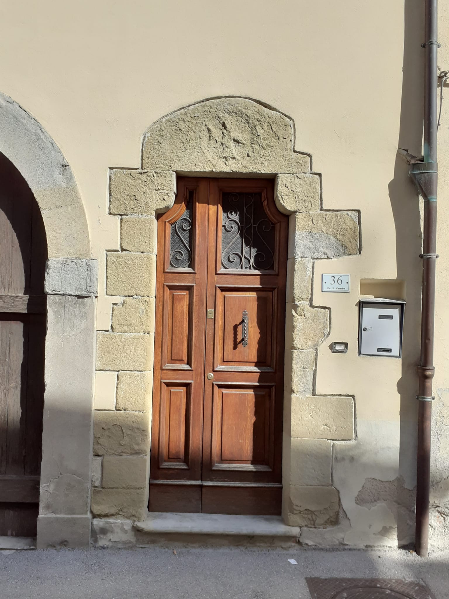 Porta con l’architrave con la Croce di Malta - Sansepolcro