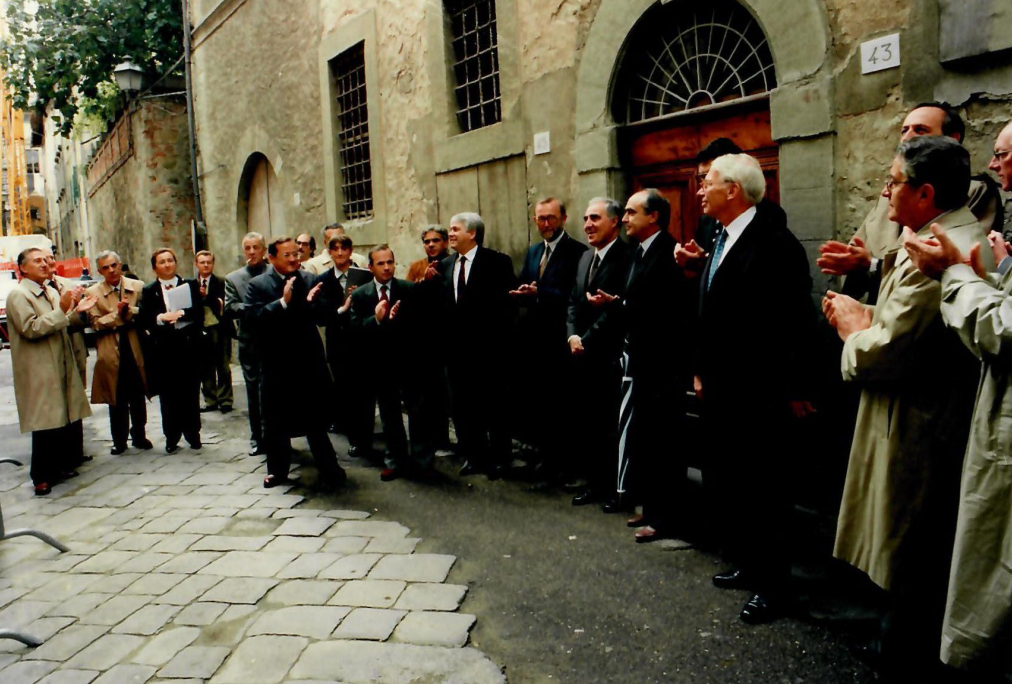 Scopertura della targa su palazzo Muglioni