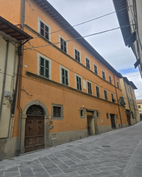 Porta con l’architrave con la Croce di Malta - Sansepolcro